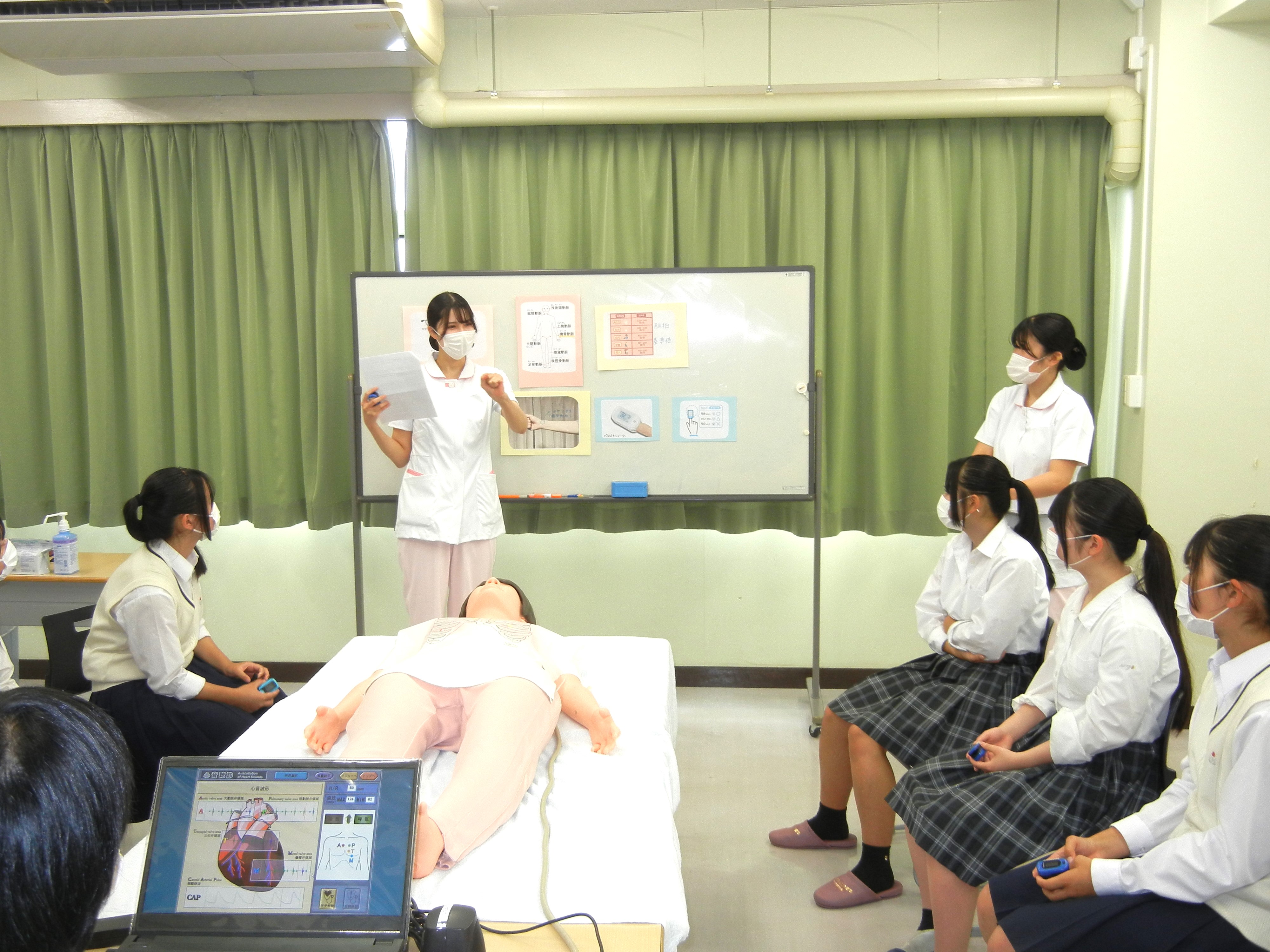 学生による説明では皆さん真剣に聞いてくださいました