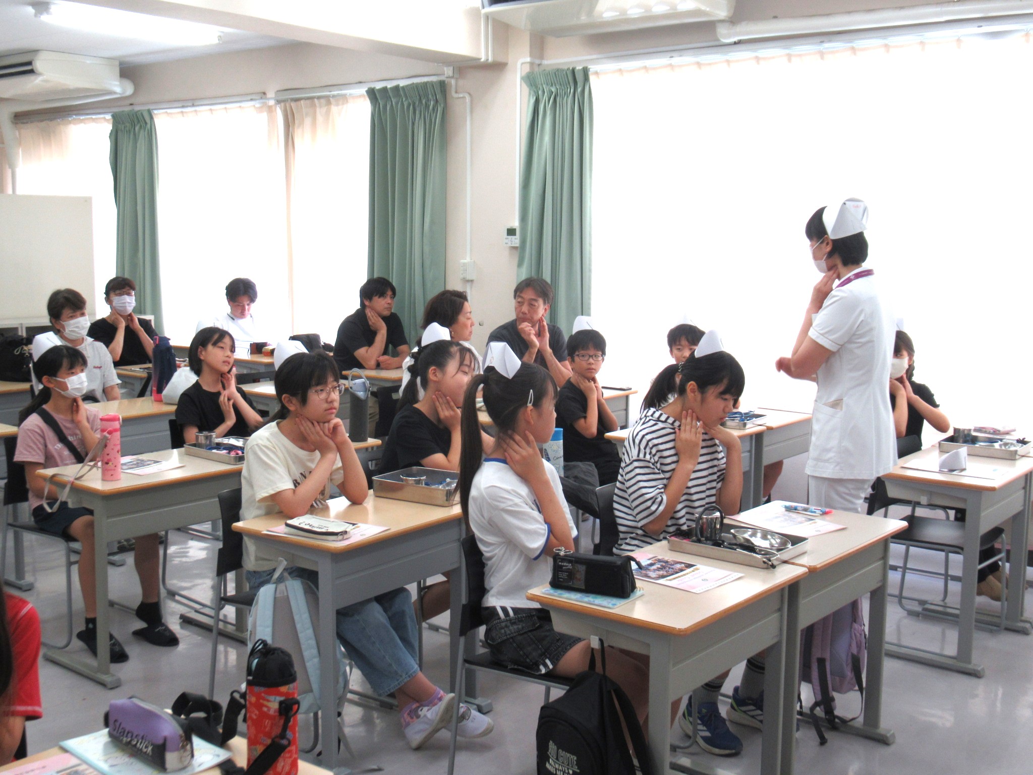 頸動脈触知の様子